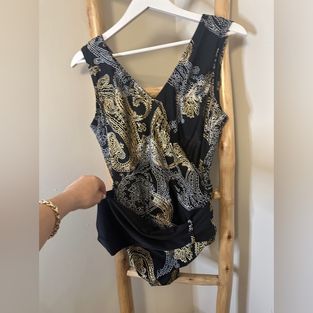 Silhouette Solutions One Piece Figure Flattering Swimsuit black/gold size 12